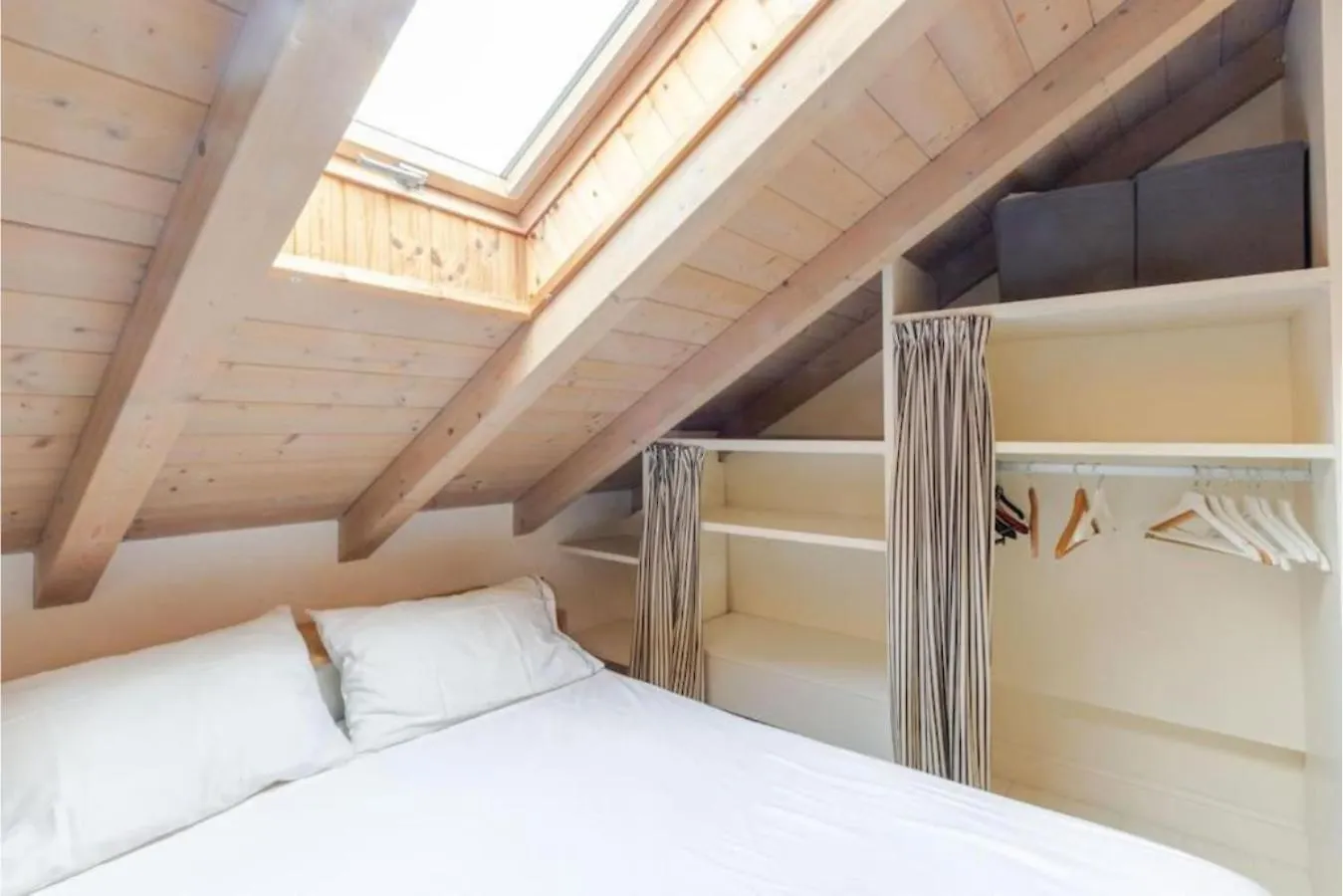 Peaceful Two-Room Apartment On The Navigli, Surrounded By Greenery Milan