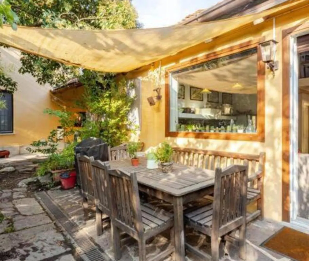 Peaceful Two-Room Apartment On The Navigli, Surrounded By Greenery Milan Italy